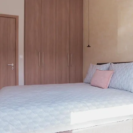 Mp * Hriszí Aktí Haniá